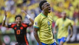 是由两位在 是由两位在